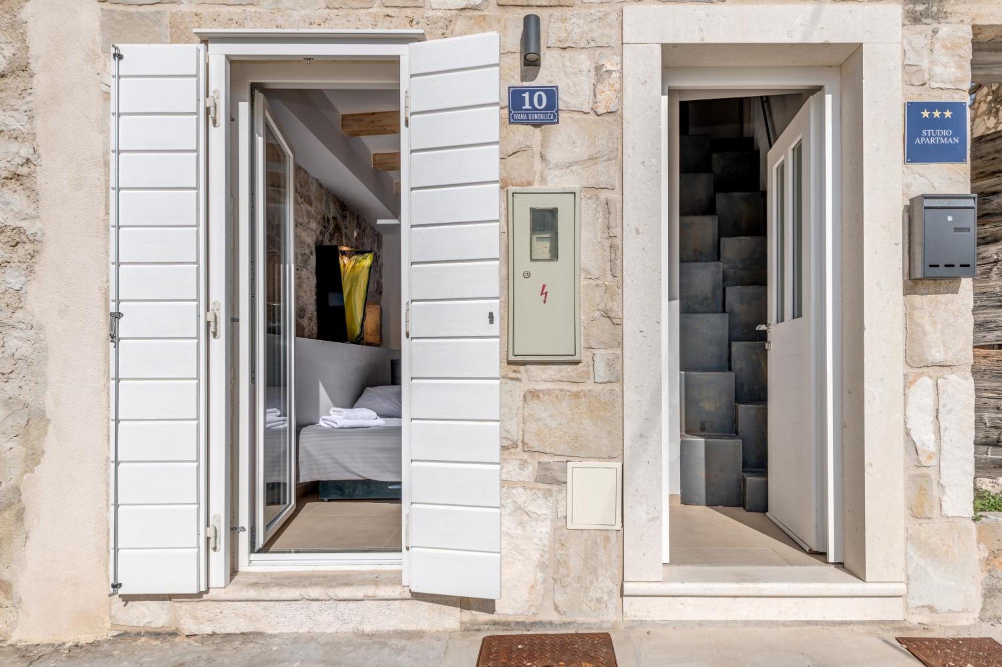 Apartamento Tiny Secret House Komiža Exterior foto